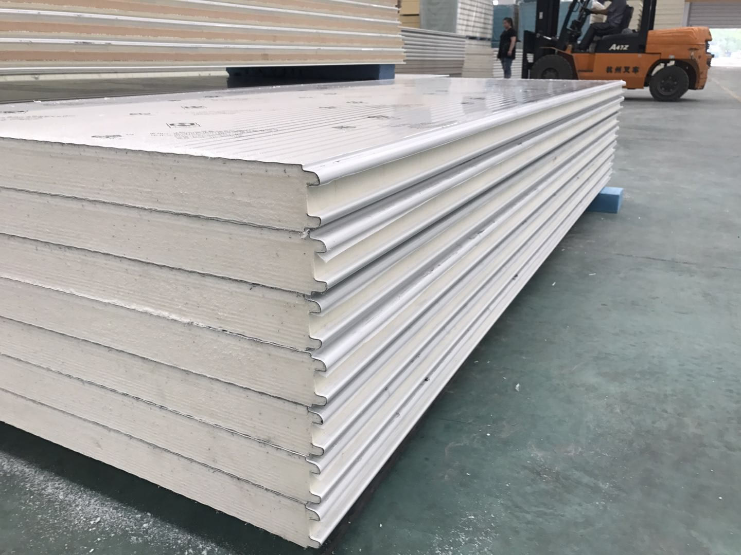 聚氨酯板在冷庫應(yīng)用的優(yōu)點是什么 